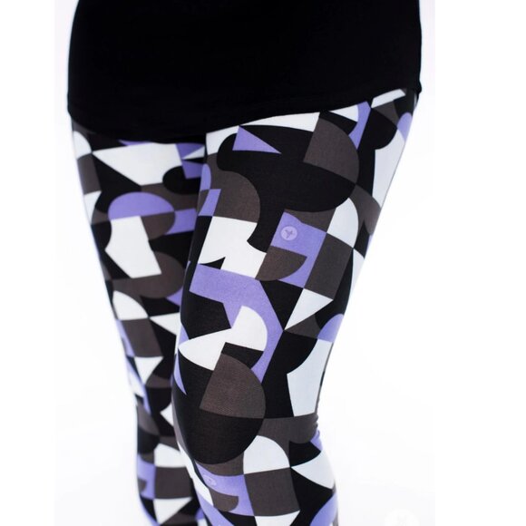 Bundle and Save! SweetLegs Signature Legging - Plus in Freestyle - Picture 3 of 4